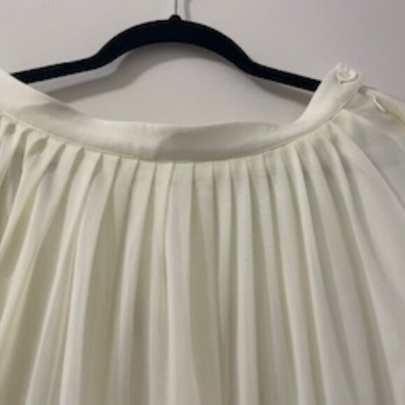 Off white Jacob skirt with lace bottom. - Picture 4 of 13